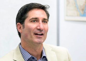 Why Wall Street thinks Brian Niccol is the person to revive Starbucks — and end the Howard Schultz era