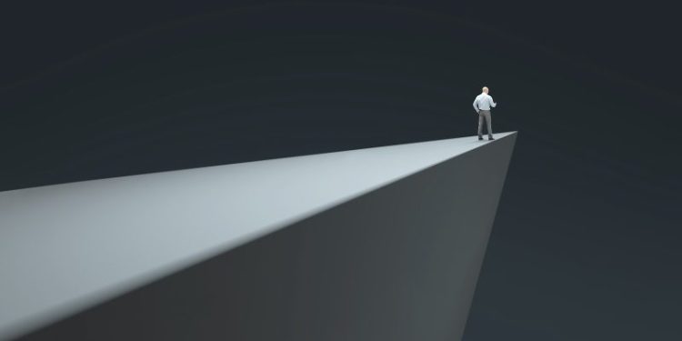 QQQ: Critical Levels to Watch as Nasdaq Teeters on the Edge