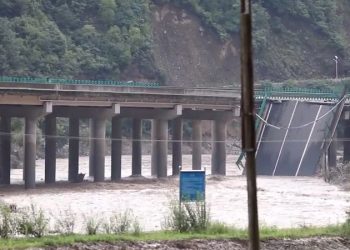 Bridge collapses in China killing 15 after flash floods
