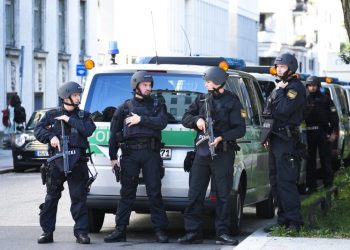 Police kill armed man near Israeli consulate in Munich