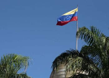 Venezuela says it has seized 400 US rifles and arrested foreigners, Americans among them, over plot to destabilize country