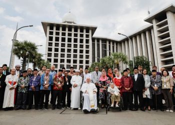 On visit to Southeast Asia’s largest mosque, Pope says battling climate change and religious extremism a common cause