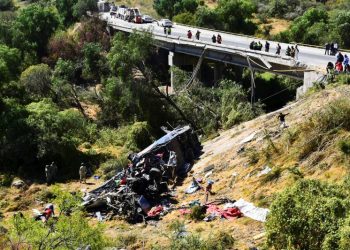 Bus crash in central Mexico kills 19 people
