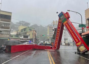 Two killed as slow-moving Typhoon Krathon lumbers into southern Taiwan