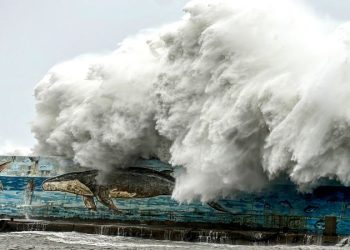 Typhoon Kong-rey bashes Taiwan, the largest storm to hit island since 1996