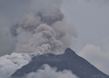 Volcano erupts in eastern Indonesia, killing at least 6 people