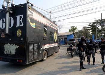 At least 15 dead as inmates clash at notorious Ecuadorian prison