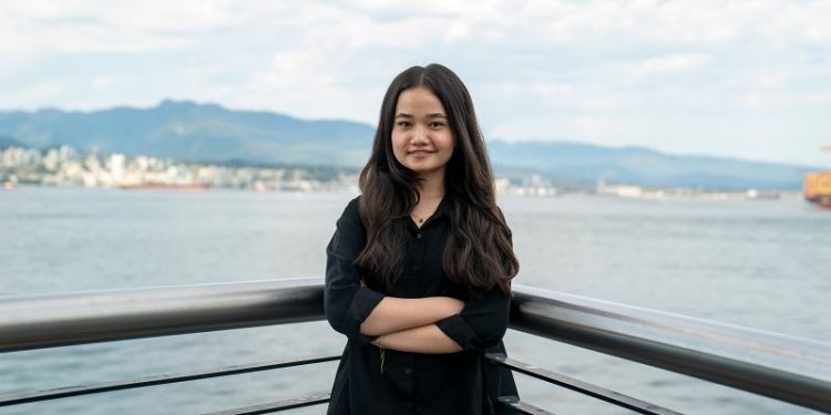 Afghan girl who encouraged others to sing wins children’s peace prize
