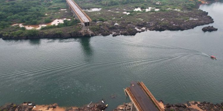 Thousands of liters of chemicals dumped into Brazilian river during deadly bridge collapse
