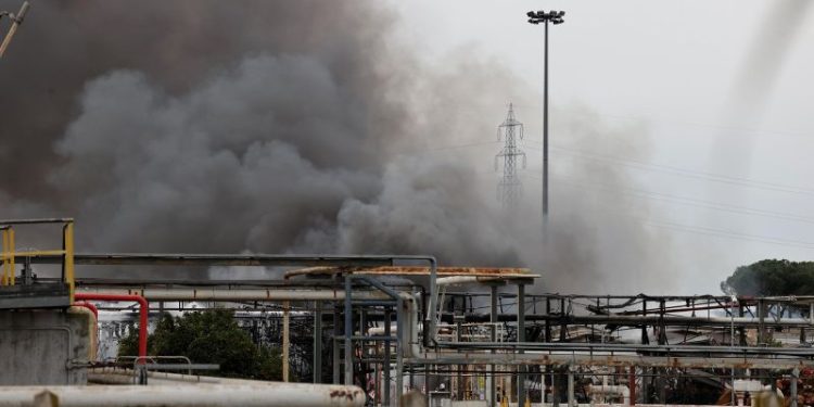 At least two killed and four missing in explosion at Italian gas refinery