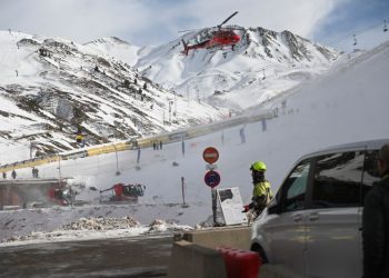Ski lift at Spanish resort collapses, injuring dozens