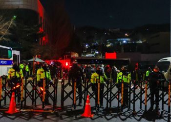 South Korean authorities launch second attempt to arrest president, reports Yonhap