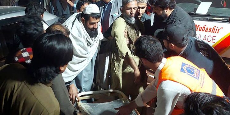 Deadly attack rocks Pakistan military base