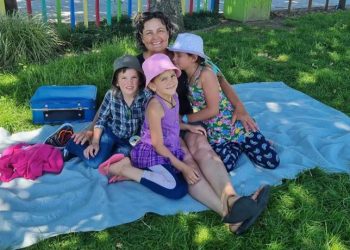 New Zealand police renew hunt for fugitive father and three children missing since 2021