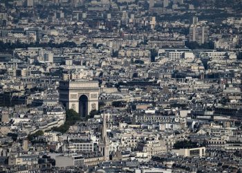 France to distribute ‘survival manual’ to prepare households for emergencies – including armed conflict