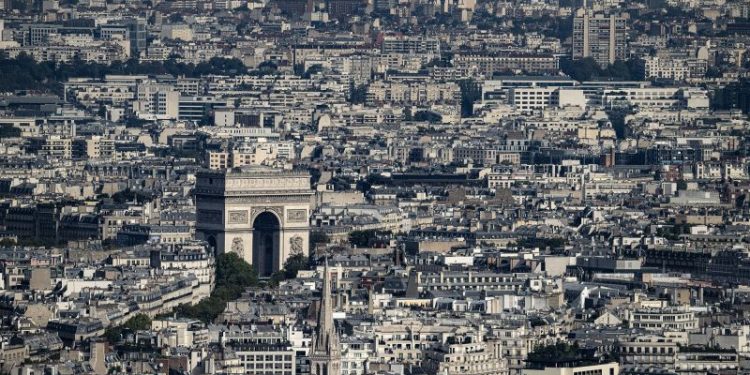 France to distribute ‘survival manual’ to prepare households for emergencies – including armed conflict