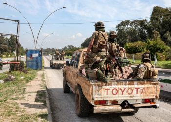 Syrian government loyalists accused of executing civilians as violence erupts