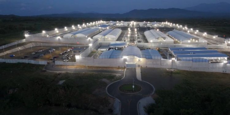 In notorious Salvadoran prison, US deportees live in identical cells to convicted gangsters