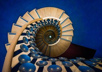 Female magician who was kicked out of a men-only society is finally admitted, 34 years later