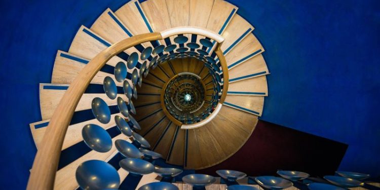 Female magician who was kicked out of a men-only society is finally admitted, 34 years later