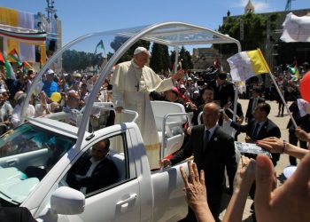 Pope Francis’s popemobile set to become health clinic for Gaza children