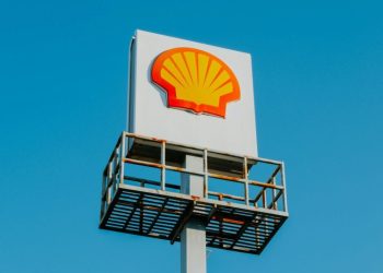 Shell Denies Interest in BP Takeover, Freezing Potential Deal for Six Months